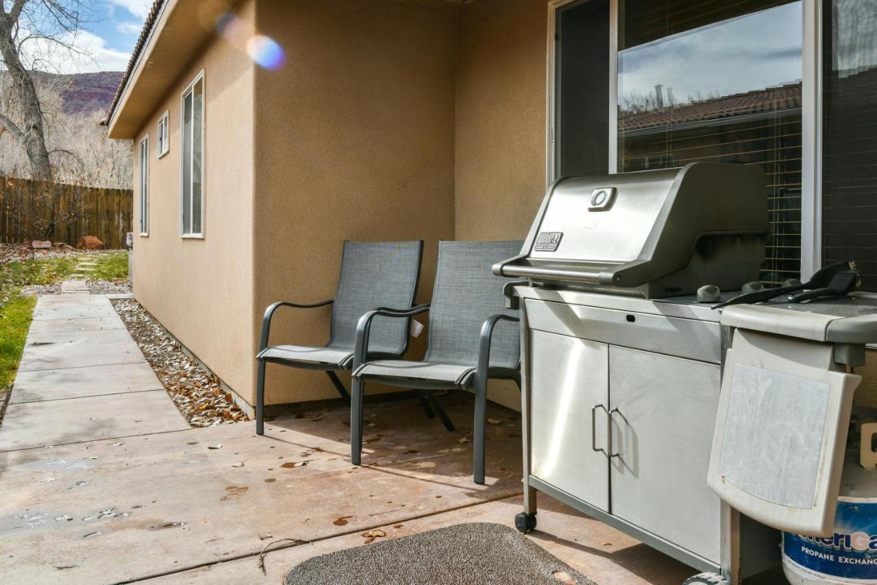 Cw343 - Great Downtown Location With A Private Hot Tub Villa Моуаб Екстериор снимка