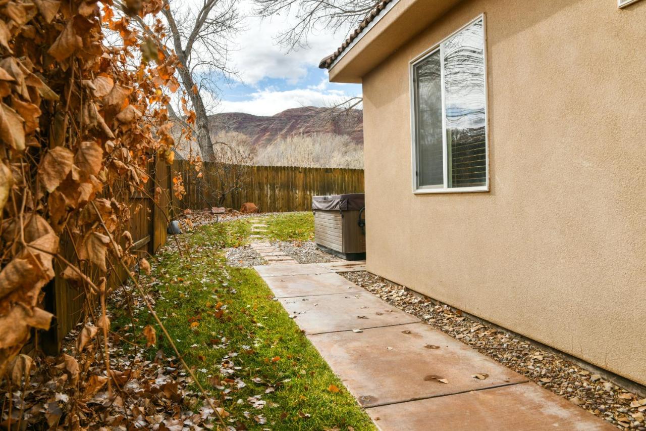 Cw343 - Great Downtown Location With A Private Hot Tub Villa Моуаб Екстериор снимка
