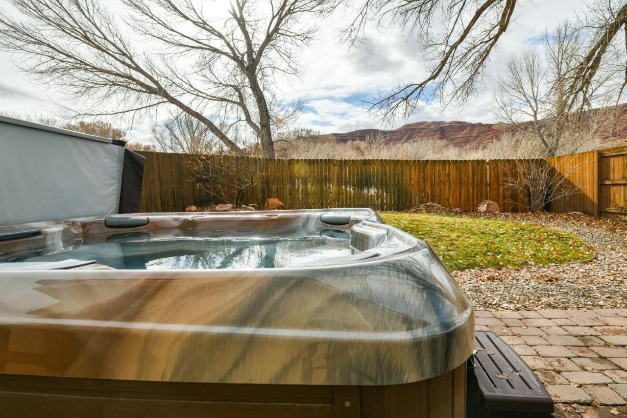Cw343 - Great Downtown Location With A Private Hot Tub Villa Моуаб Екстериор снимка