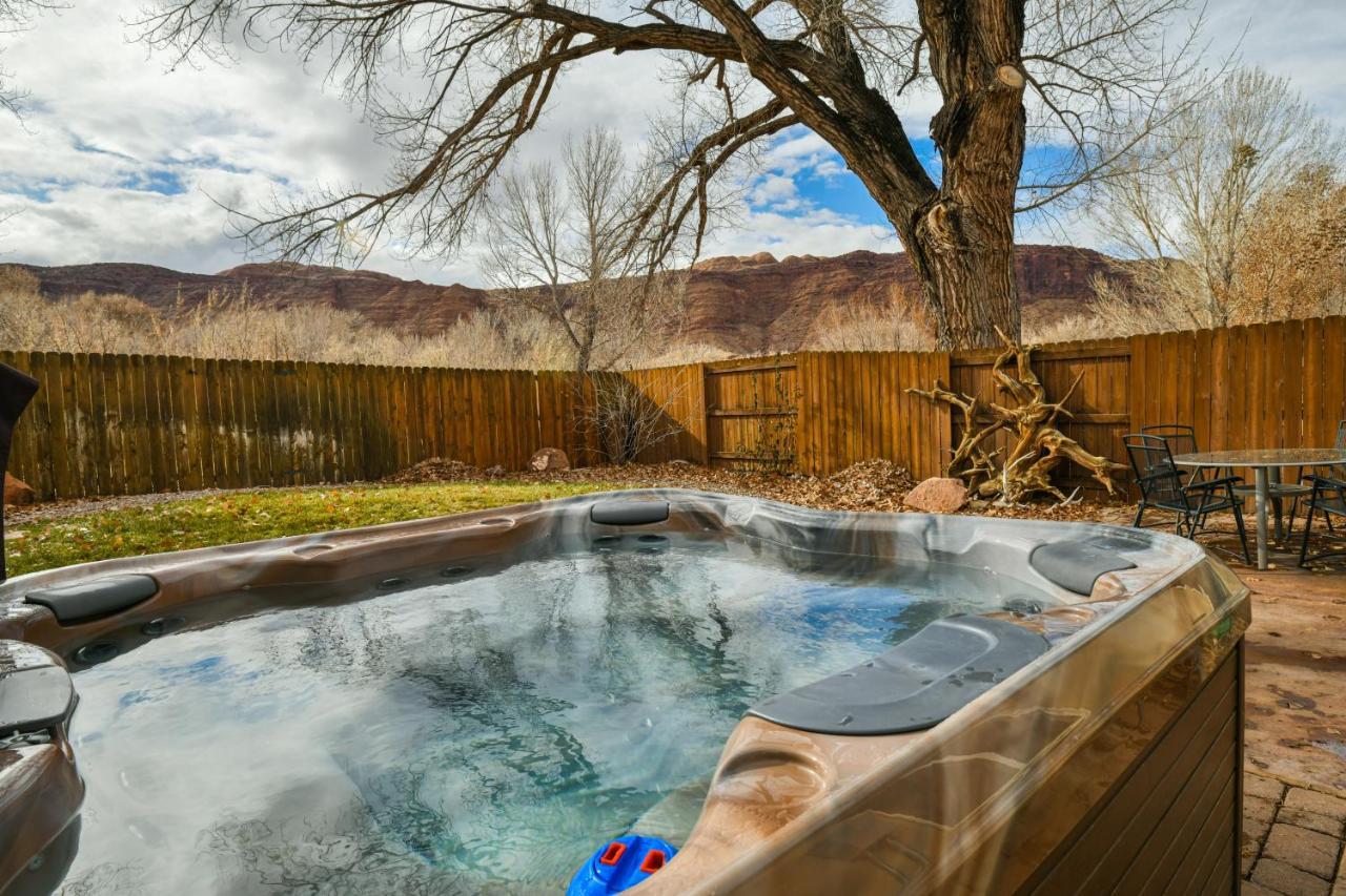 Cw343 - Great Downtown Location With A Private Hot Tub Villa Моуаб Екстериор снимка